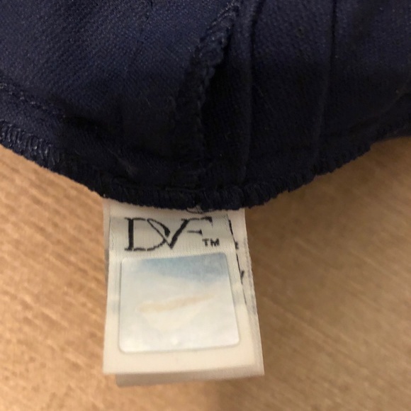 DVF Purple dress with faux-wrap front. - Picture 4 of 5